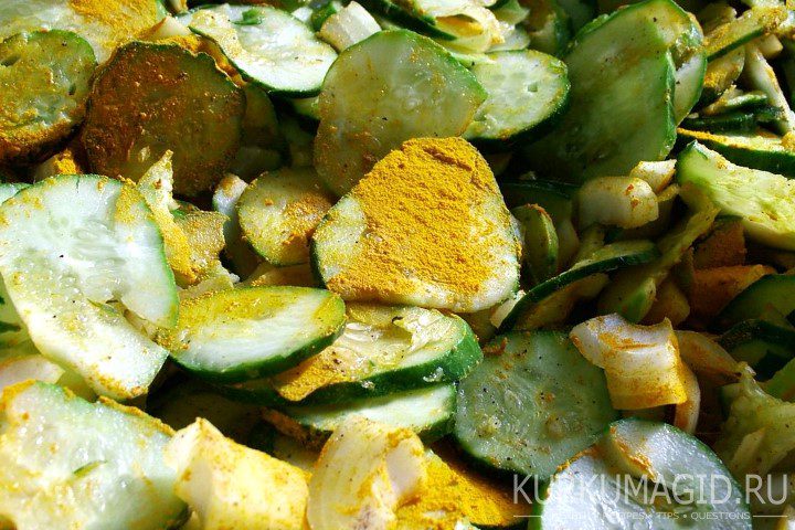 Рецепт огуречного салата с куркумой